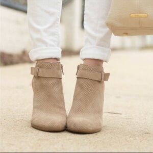 𝅺SOLE SOCIETY Perin Tan Suede Perforated Heeled Booties Boots | Size 7